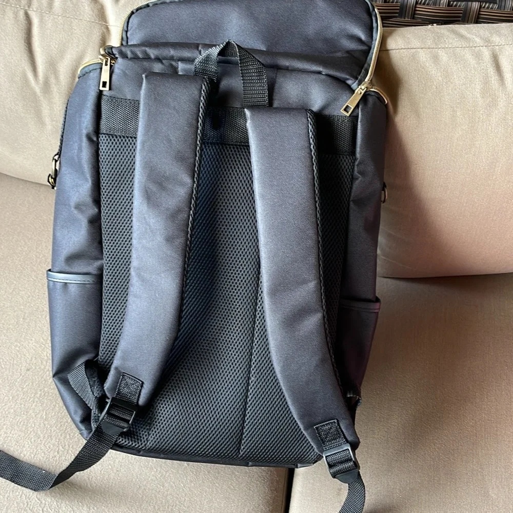 Logomark Highland 24-Can Backpack Cooler. Black NWOT